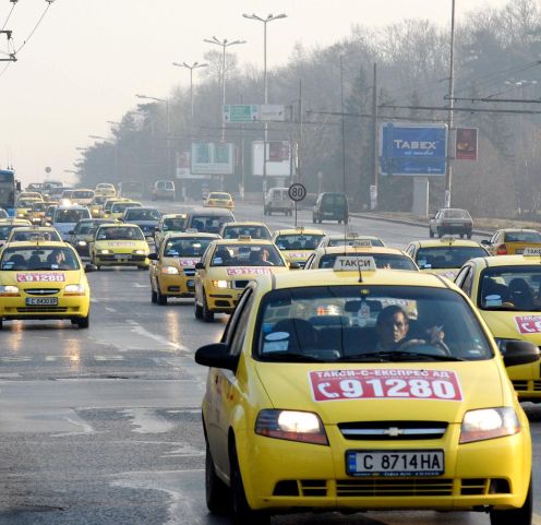 Такситата: 1.20 лв./км дневно, 1,32 лв./км нощно и първоначална такса 1,50 лв.