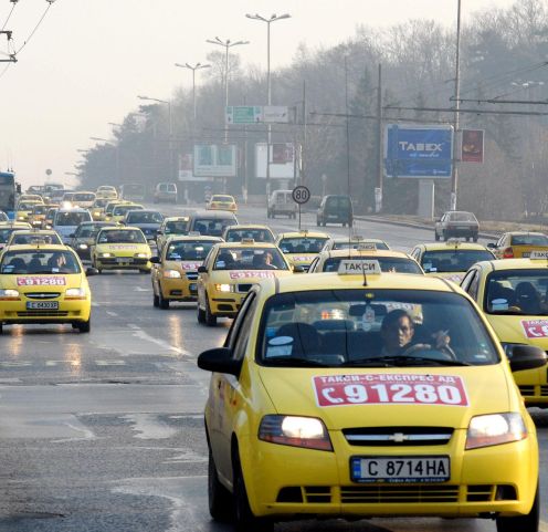 София въведе 850 лева данък за таксита