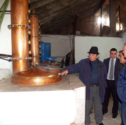 Домашната ракия нокаутира избите