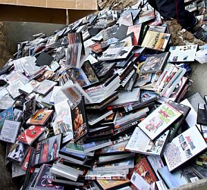 Милиони пиратски СД-та се унищожават всеки ден