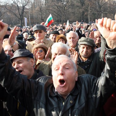 Мизерията намалява, носталгията по социализма - не