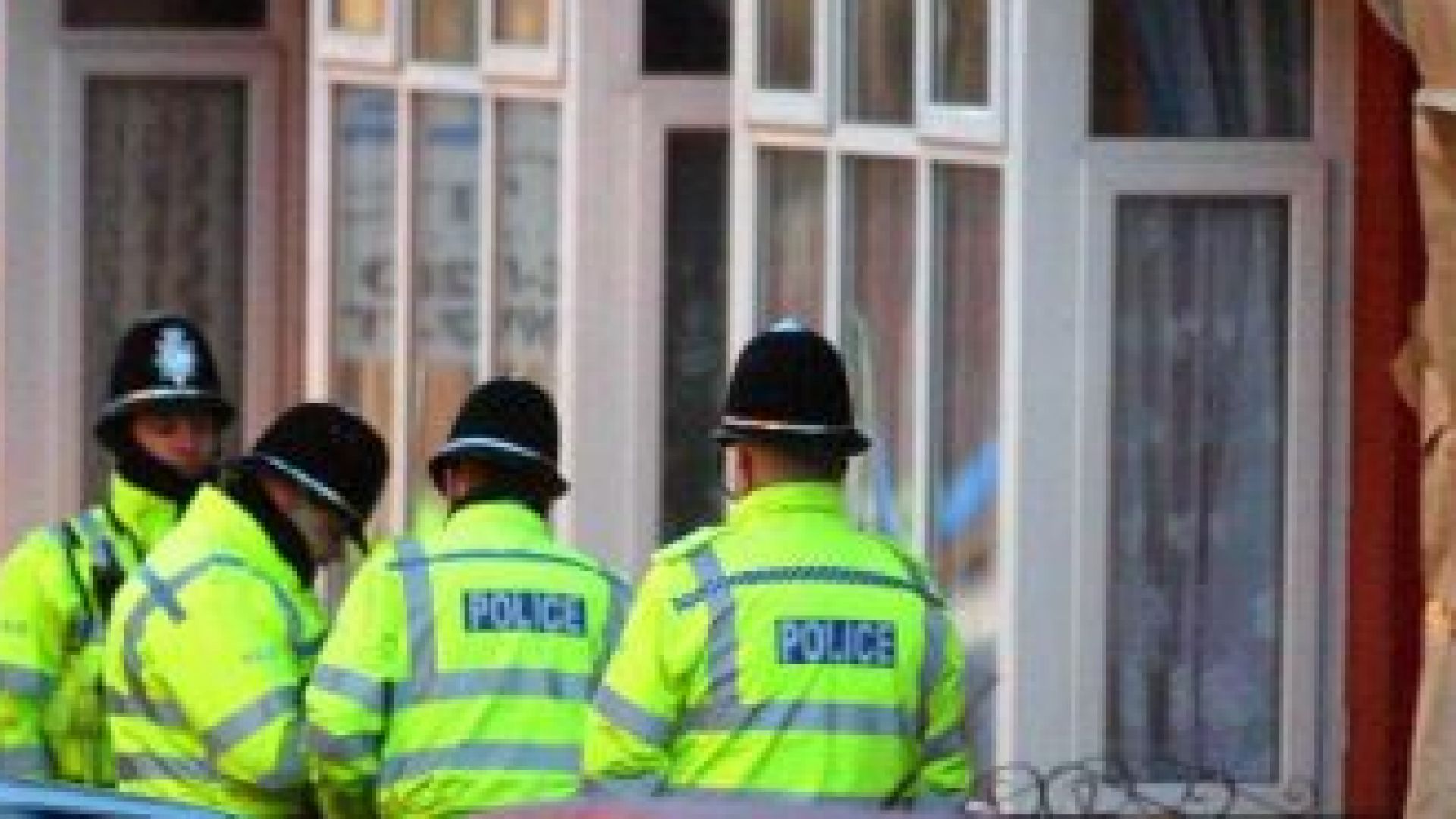 Британската полиция обяви в комюнике че разследва като терористичен акт