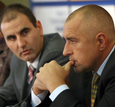 Борисов и Цветанов при подписване на споразумението с Мозер и Абаджиев за ЕП