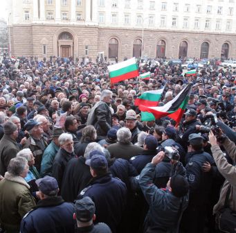 Около 2000 души се събраха на протеста