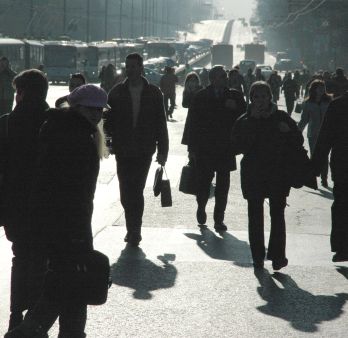 Заради таксиметровата блокада в петък градският транспорт спря и хората тръгнаха пеша по Цариградско шосе