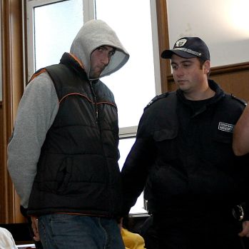Георги Пейков застана пред съда, който го остави в ареста за постоянно