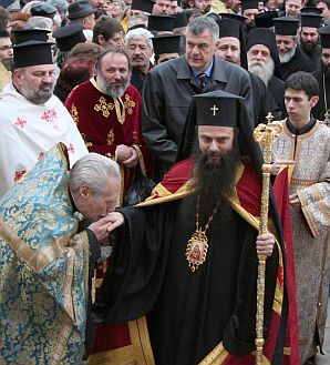 Стотици приветстваха новия пловдивски митрополит