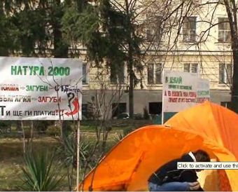 Палатковият лагер в двора на СУ