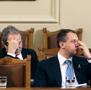 Премиерът Сергей Станишев и министърът на здравеопазването Радослав Гайдарски по време на дебатите за здравната реформа