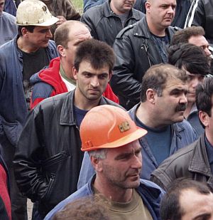 Стачкуващи миньори блокираха пътя Бургас-Слънчев бряг