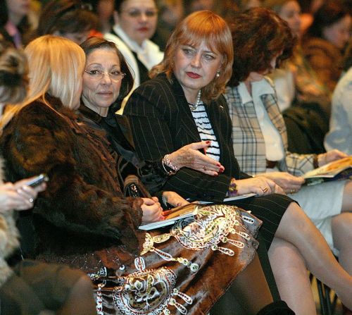 Маргарита Гомес Асебо и Анна Сендова не пропускат ревю на Жени Живкова