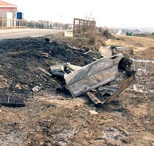 Все по-често покрай пътя могат да се видят останки от коли