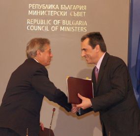 Пламен Орешарски и директорът за България в Световната банка Ананд Сет подписаха споразумение за нов заем
