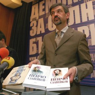 СДС чака 3 евроместа, ДСБ дари на ЕП речи и лирика