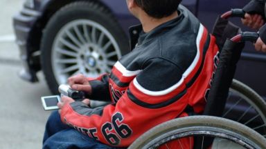 Месечните помощи за отглеждане на дете с трайно увреждане получавани