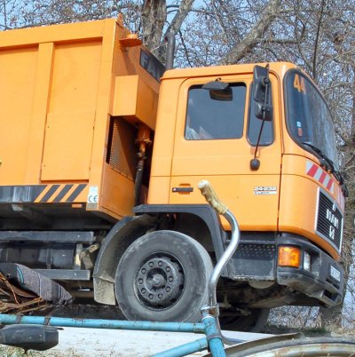 Камионите с боклук отново в график към сметището в Цалапица