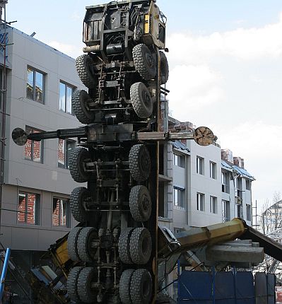 Кран падна на строеж в София - трима ранени