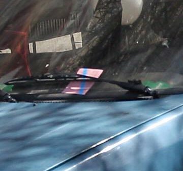 От прозореца на автомобила трябва да се вижда единствено адресът на собственика, съветват от комисията