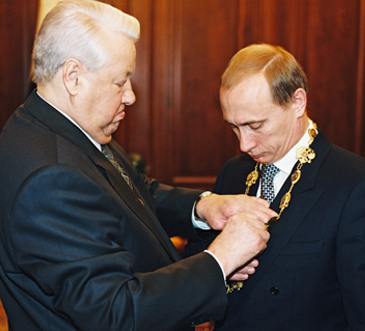 Борис Елцин предава президентския пост на Владимир Путин