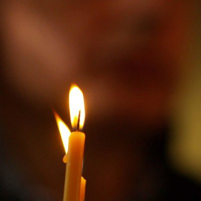 Организаторите призоват всички граждани да отдадат почит към загиналите, като запалят свещ на прозореца на дома си - в 19.30 ч