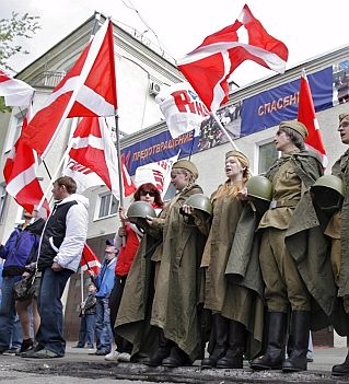 3 младежки организации в протестите ”Наши”, ”Молодая Гвардия” и ”Россия молодая”