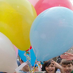 Брюксел разпореди само децата над 8-годишна възраст да надуват балони