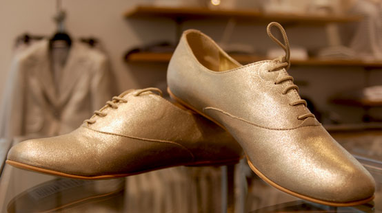 Спортни обувки златни Mоtivi, цена 110 лв.
