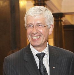 Коалицията засега твърдо стои зад Овчаров и той е в добро настроение