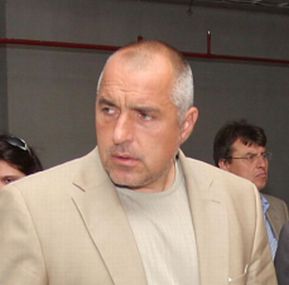 Връзват светофарите в един контролен център