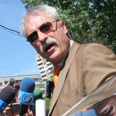 Васил Божков нае Велизар Стоилов