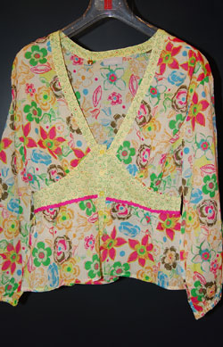 Памучна блуза с ярка щампа на цветя, 139 лв.