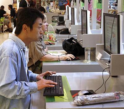 Изтекоха данни за 140 000 клиенти на HP