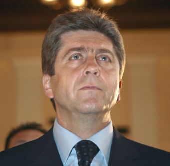 Първанов призова Петков да пипа по-твърдо