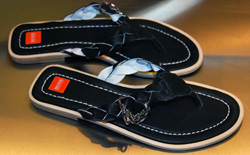 Черни плетени чехли, със синджир Boss - 298 лв.