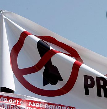 Плакат в Прага срещу разполагането на американската системата за ПРО
