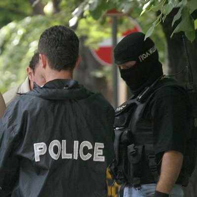 Хванаха двойка крадци с над 40 ”удара” на IТ