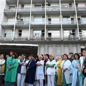 Пироговци блокират кръстовището до болницата от вторник