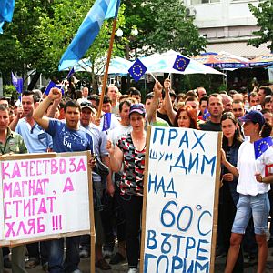 Полиция на помощ на протеста в Шишеджам