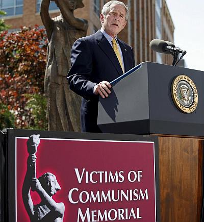 Буш: Комунизмът отне живота на 100 млн. невинни мъже, жени и деца