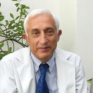 Спасиха самозапалилия се пред президентството мъж