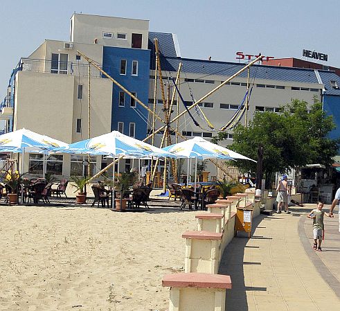 Учителки припечелват като камериерки