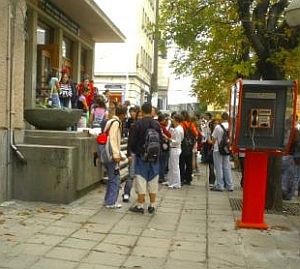Учители протестират с пълно 6 на всички