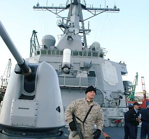 Боен кораб на САЩ и японски танкер се удариха в Персийския залив