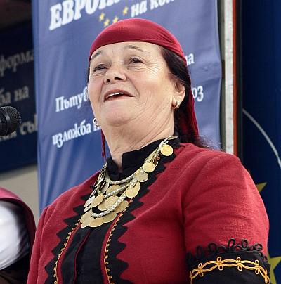 Валя Балканска бе наградена с орден „Стара планина” през 2002 г.