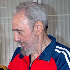 Кастро се оттегля, дава път на младите