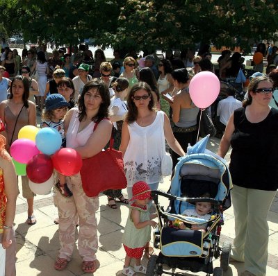 Исканията на родителите вече са включени в петиция, която набира нужните подписи, за да бъде внесена при премиера Бойко Борисов