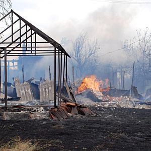 Заради силния вятър в Хасковско трудно беше потушен пожар във вилната зона  Кенана