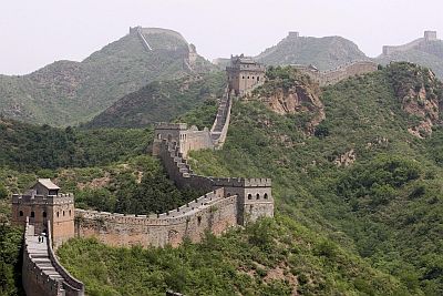 Великата китайска стена е задължителна за посещение за туристи от цял свят