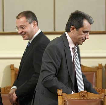 Станишев (ляво) назначи двама заместници на министър Пламен Орешарски