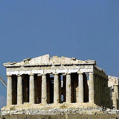 Човекът паднал от над 100 м височина и се приземил в театъра на Дионисий, който е под Акропола